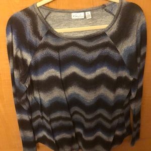 Kim Rogers XlL knit top. Shades of black/blue/grey